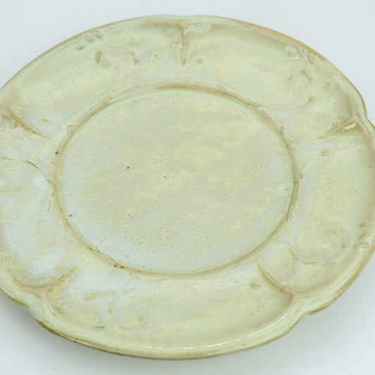 [Yoshiko Kasahara] White glazed floral and arabesque rimmed plate, 8 inches