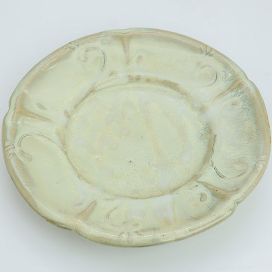 [Yoshiko Kasahara] White glazed circular flower tubular rimmed plate, 6 inches