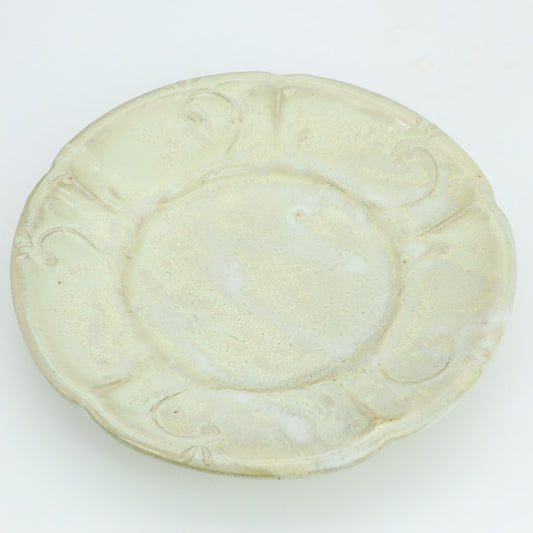 [Yoshiko Kasahara] White glazed circular flower tubular rimmed plate, 6 inches