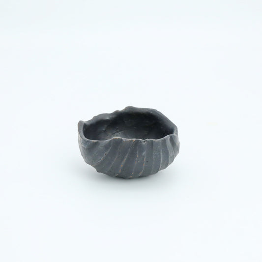 [Motosu Shuichi] Black glazed sake cup