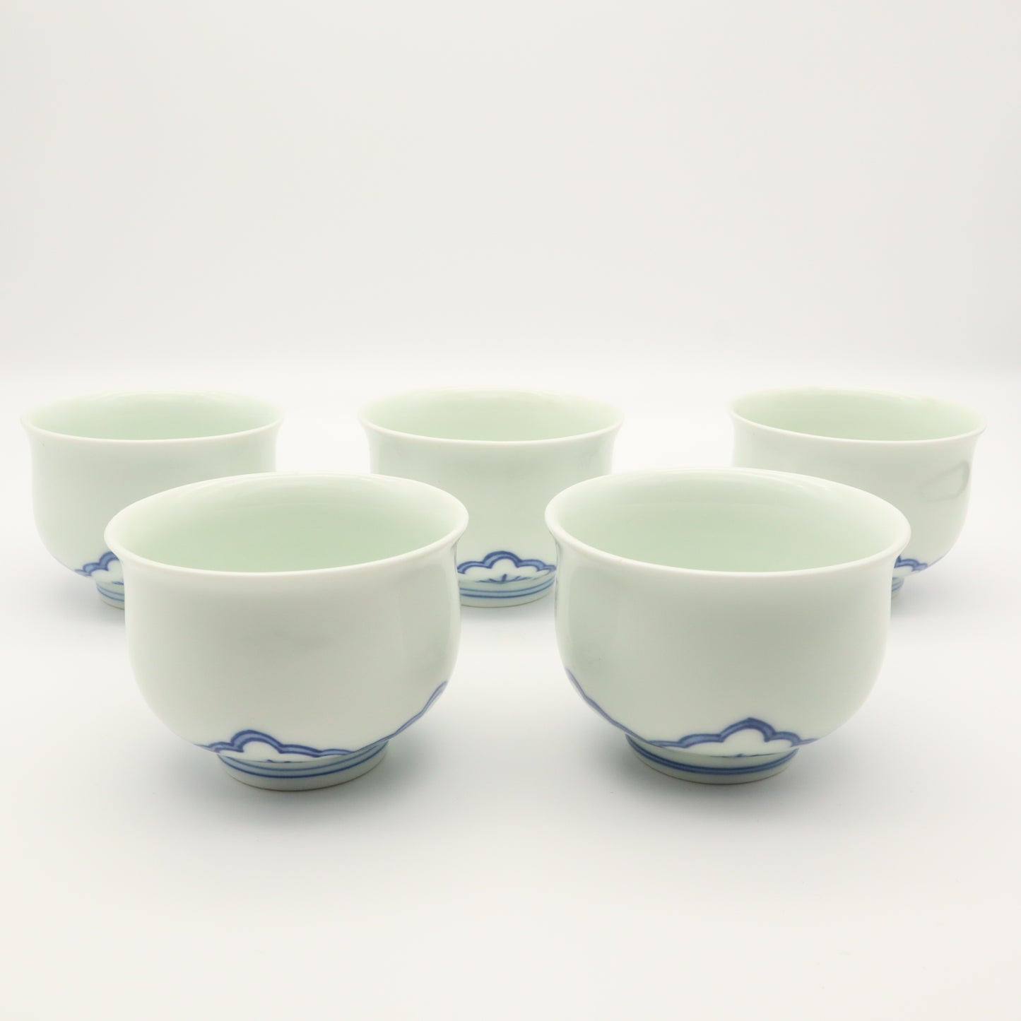 [Omura Midori] Blue and white tea bowl set with interlocking petal patterns