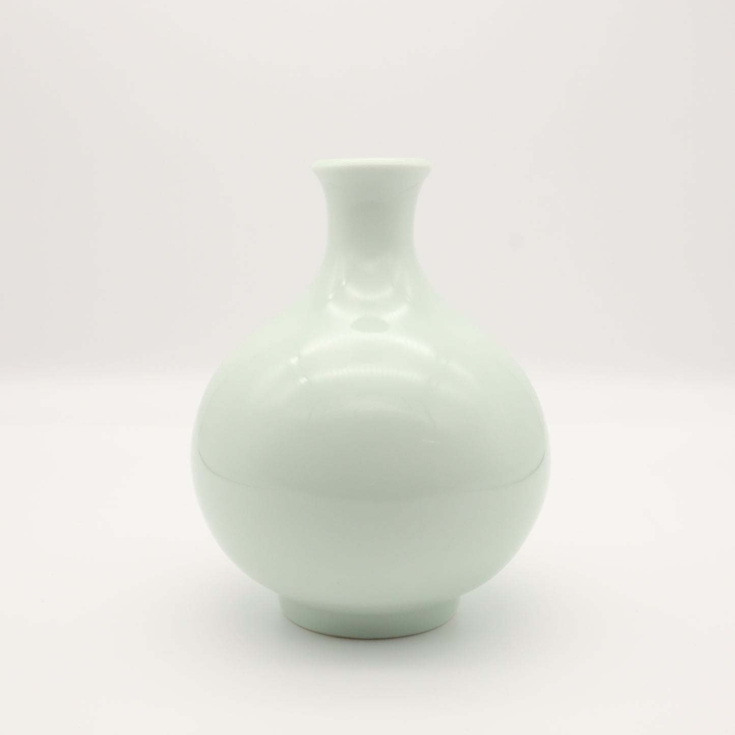 [Omura Midori] White porcelain flower vase