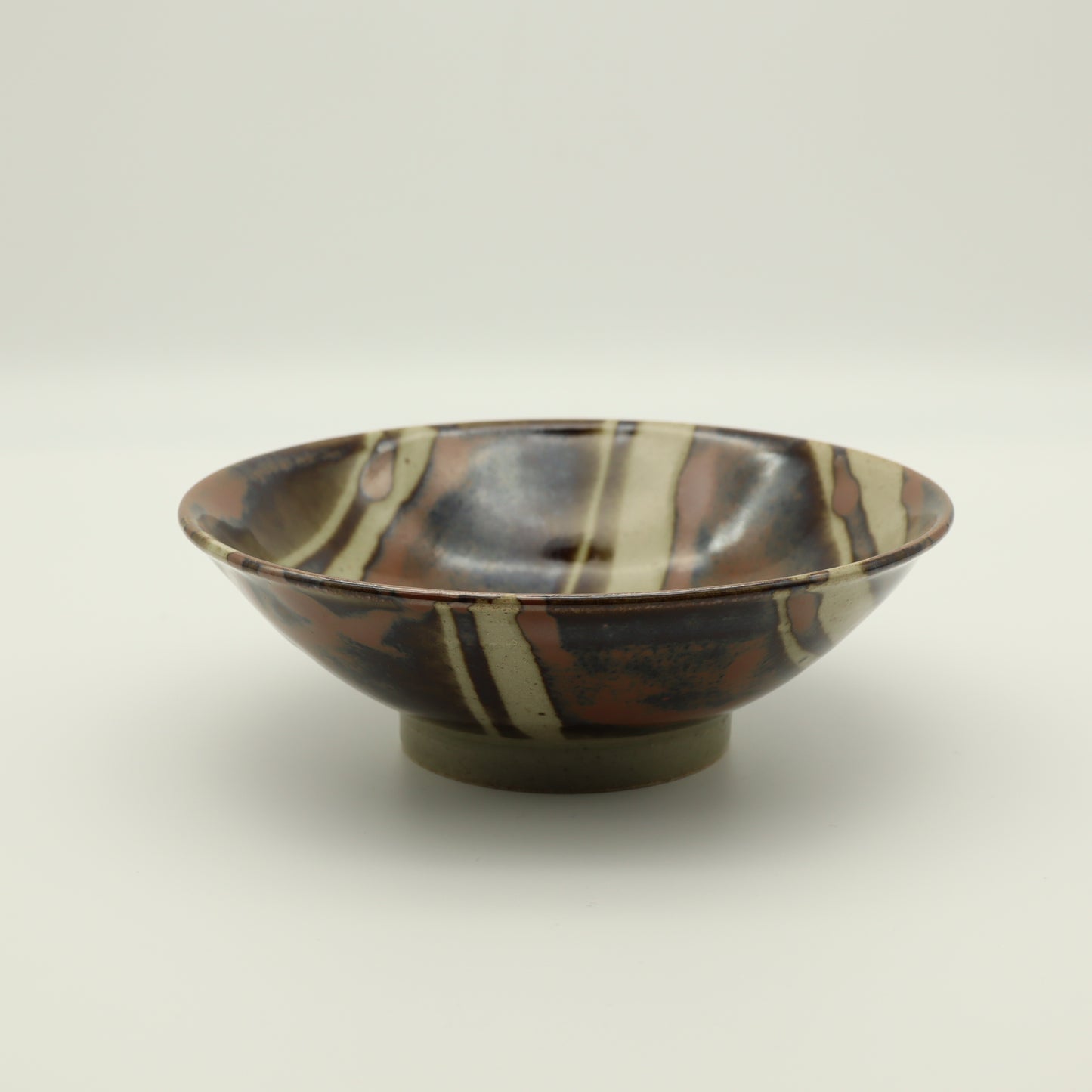 [Hagiwara Yoshinori] Persimmon glazed bowl with a design