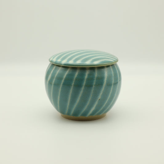 [Hagiwara Yoshinori] Celadon glazed lidded dish, medium size